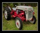 Vieux tracteur agricole